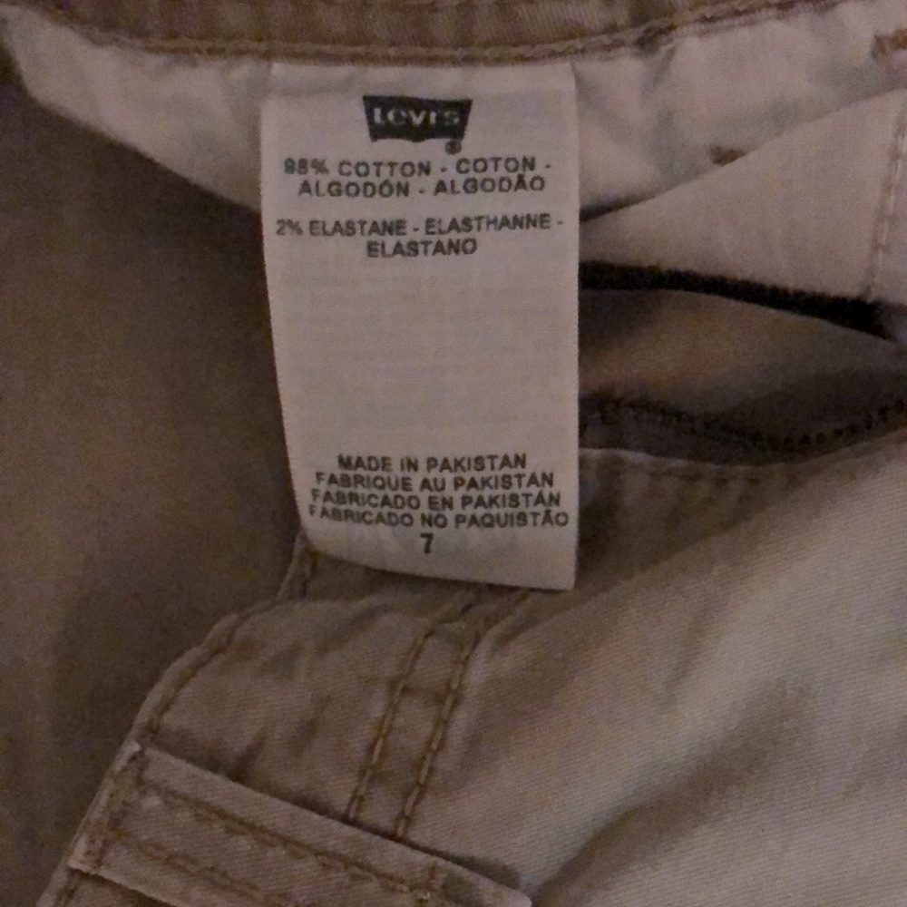 Levi’s Capri - Picture 2 of 10
